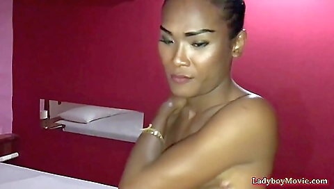 Amateur asian girl gives a nice handjob and then she fucks