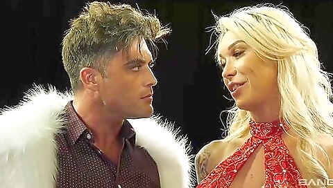 Big tits blonde with a sexy mouth has a deepthroating pleasure