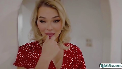 Sexy blonde babe takes her anal hole deep throated