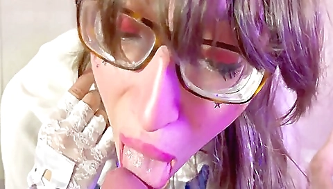 Chica que no ve sin una cama y no sabe lo que le espera