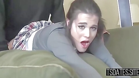 Amateur brunette anal fucking with a guy with huge dong